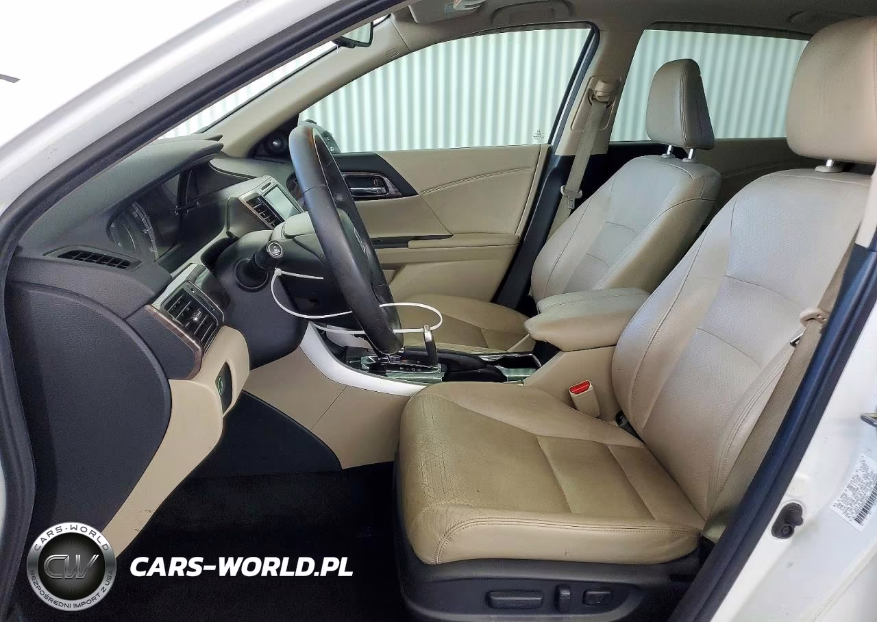 2016 Honda Accord Touring VIN:1HGCR3F92GA015082 - 7