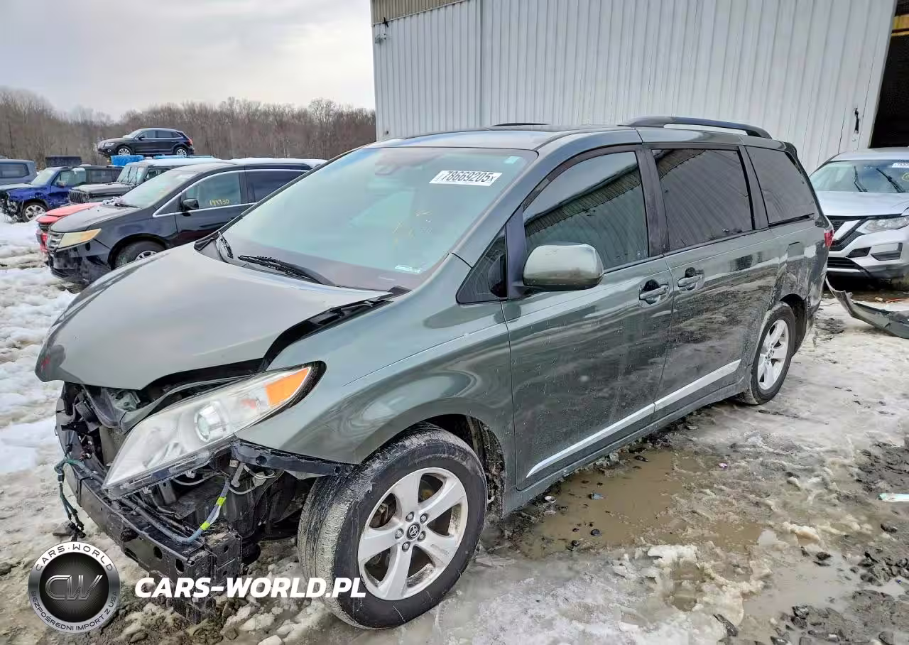 2019 Toyota Sienna Le 8-Passenger