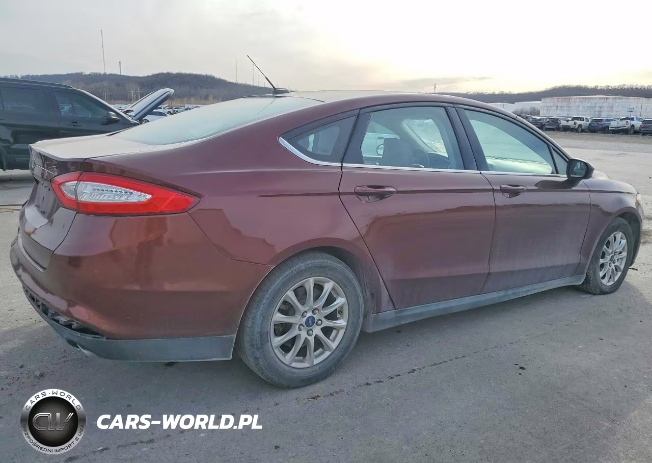 2015 Ford Fusion S VIN:3FA6P0G72FR224829 - 3