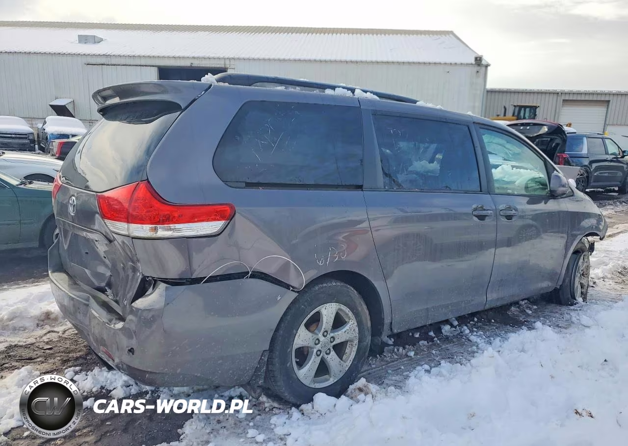 2014 Toyota Sienna Le VIN:5TDKK3DC1ES523413 - 3