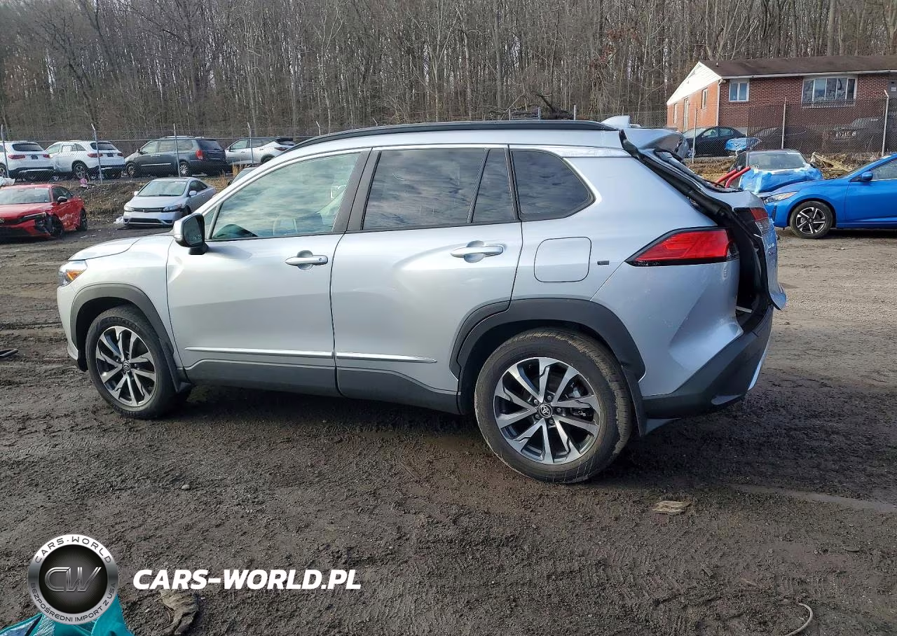 2022 Toyota Corolla Cross Xle VIN:7MUDAABG1NV025773 - 2