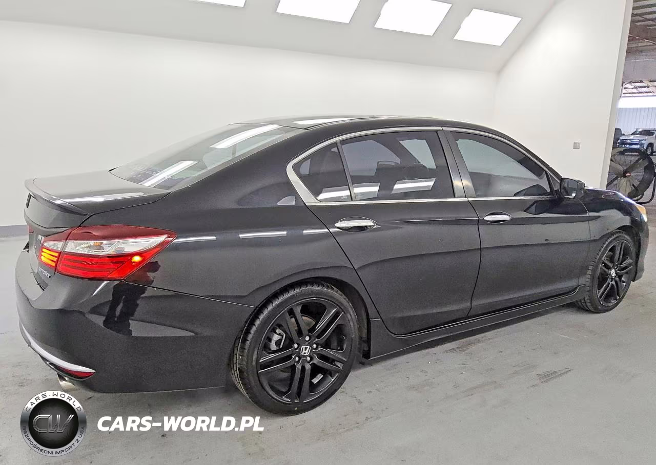 2017 Honda Accord Sport VIN:1HGCR2F52HA126658 - 3