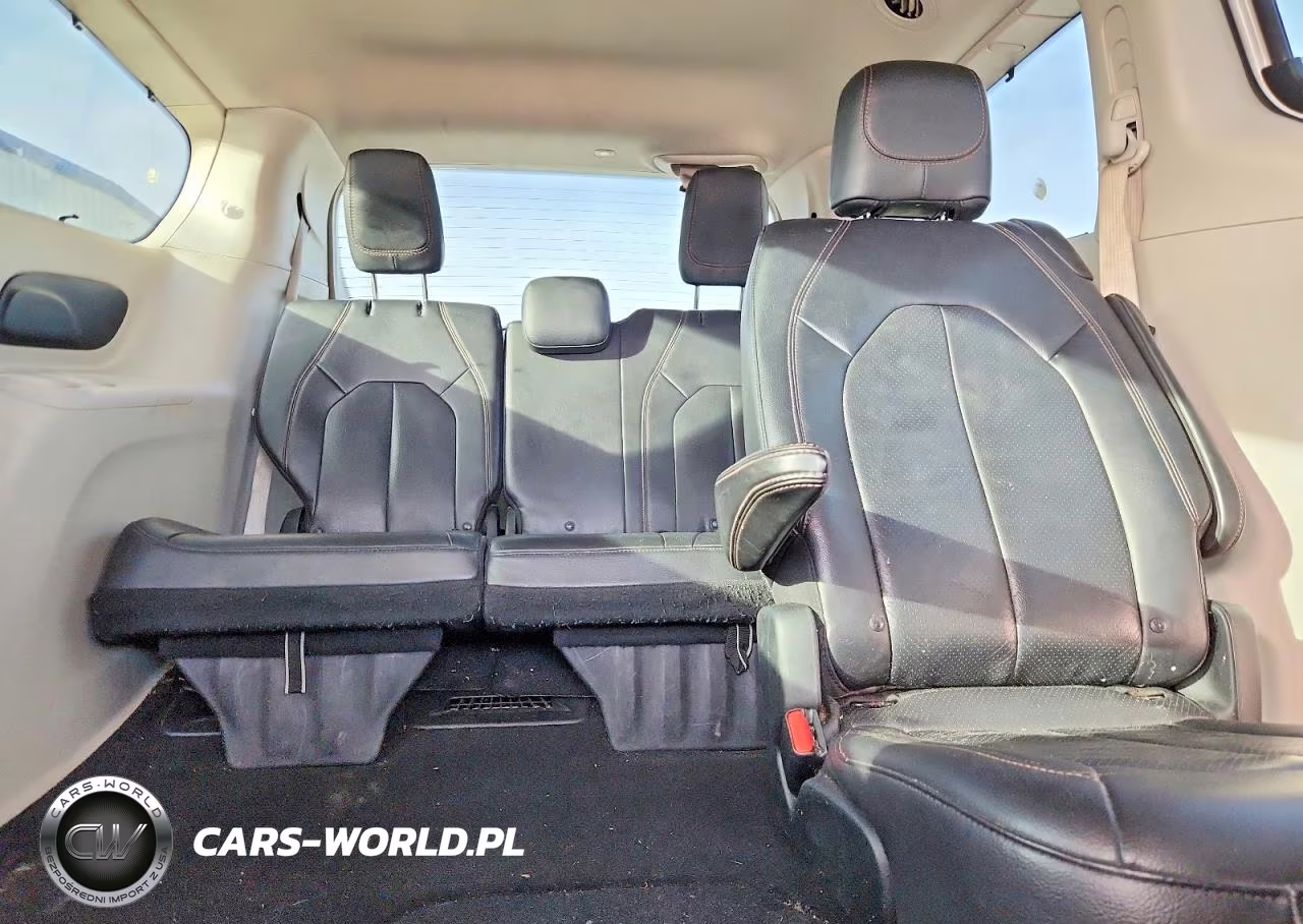 2018 Chrysler Pacifica Touring L VIN:2C4RC1BG5JR115229 - 10