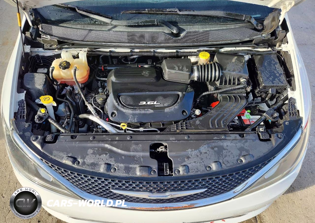 2018 Chrysler Pacifica Touring L VIN:2C4RC1BG5JR115229 - 12