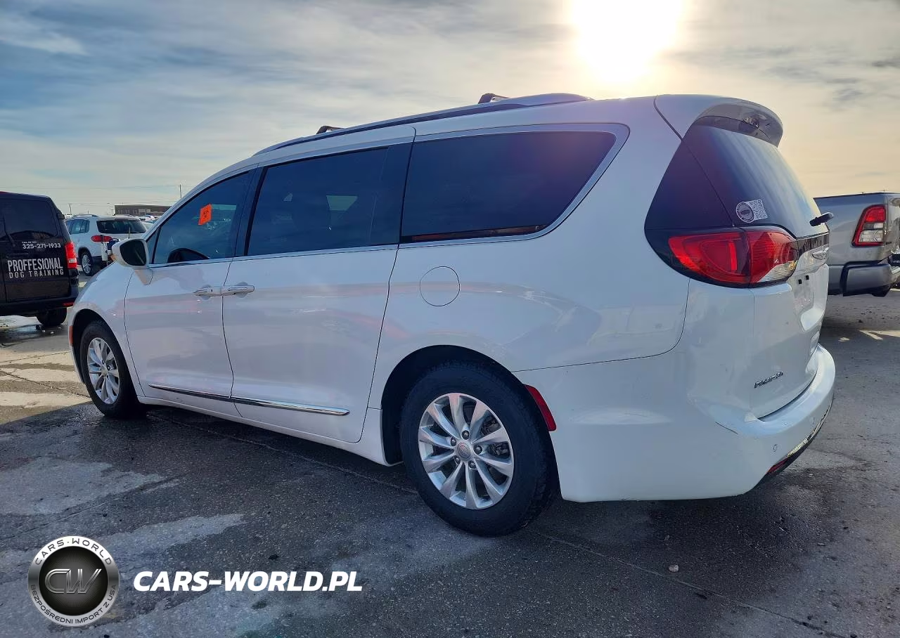 2018 Chrysler Pacifica Touring L VIN:2C4RC1BG5JR115229 - 2