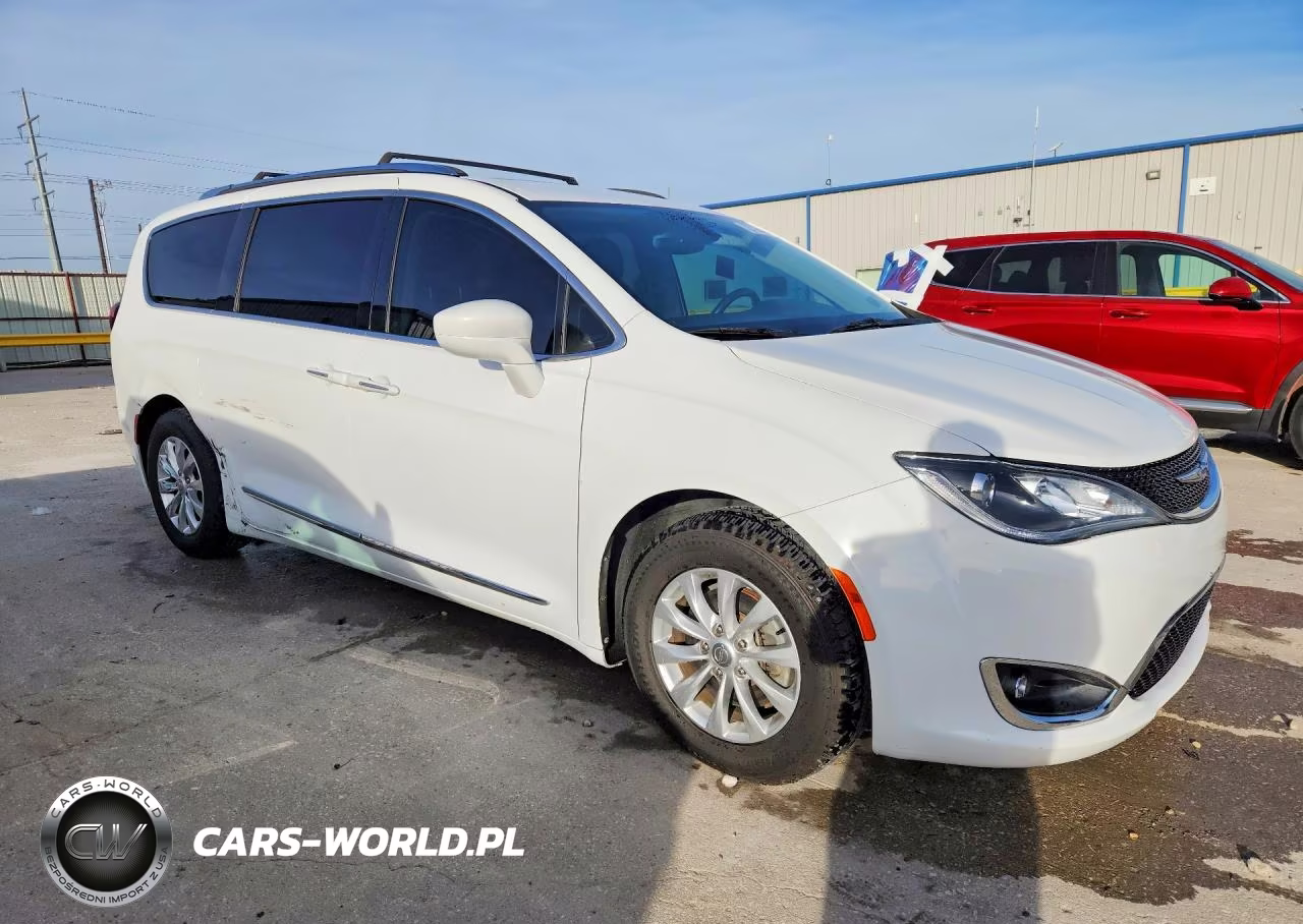 2018 Chrysler Pacifica Touring L VIN:2C4RC1BG5JR115229 - 4