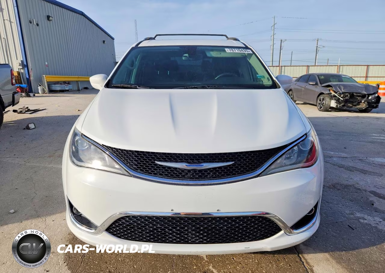 2018 Chrysler Pacifica Touring L VIN:2C4RC1BG5JR115229 - 5