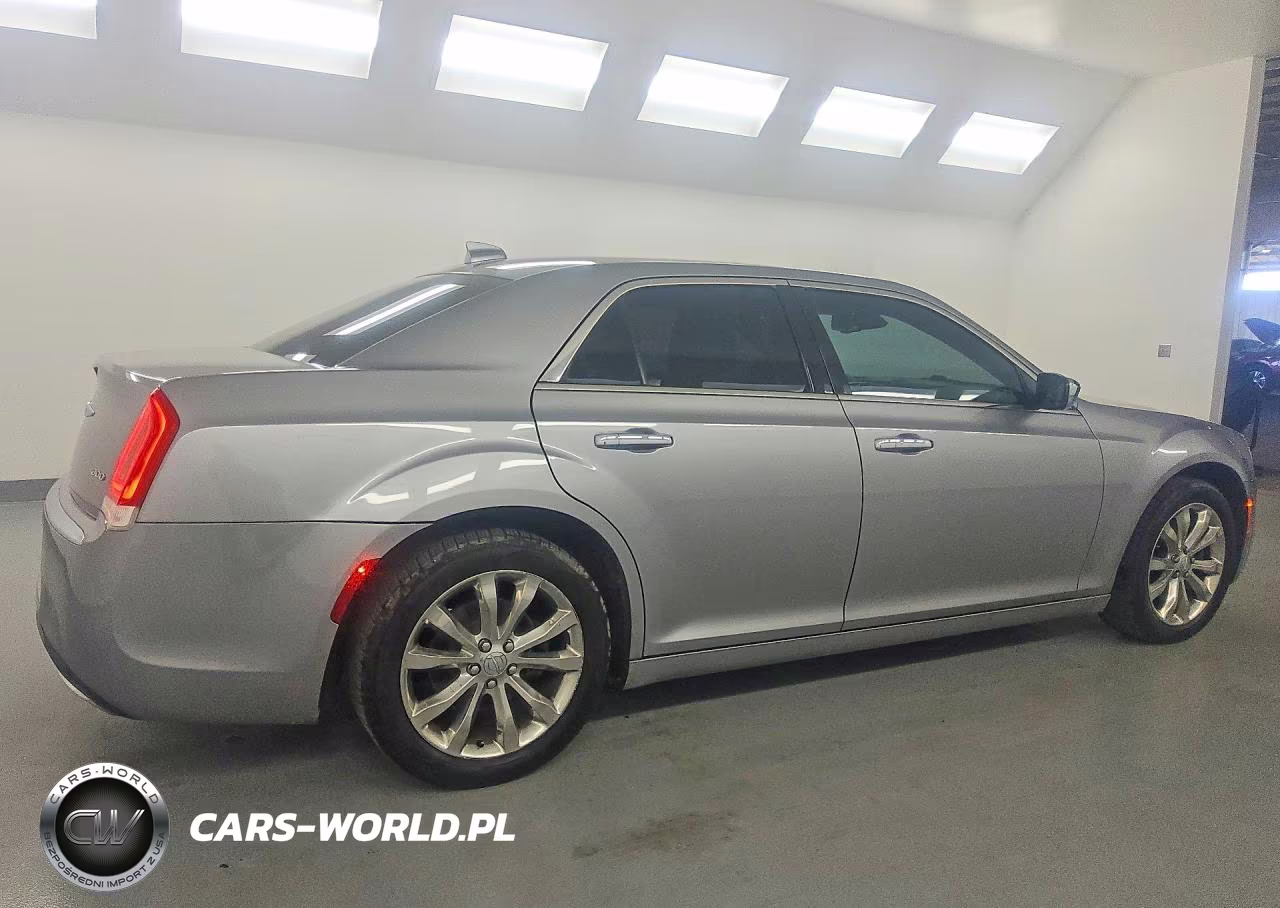 2018 Chrysler 300 Limited VIN:2C3CCAKG7JH165386 - 3