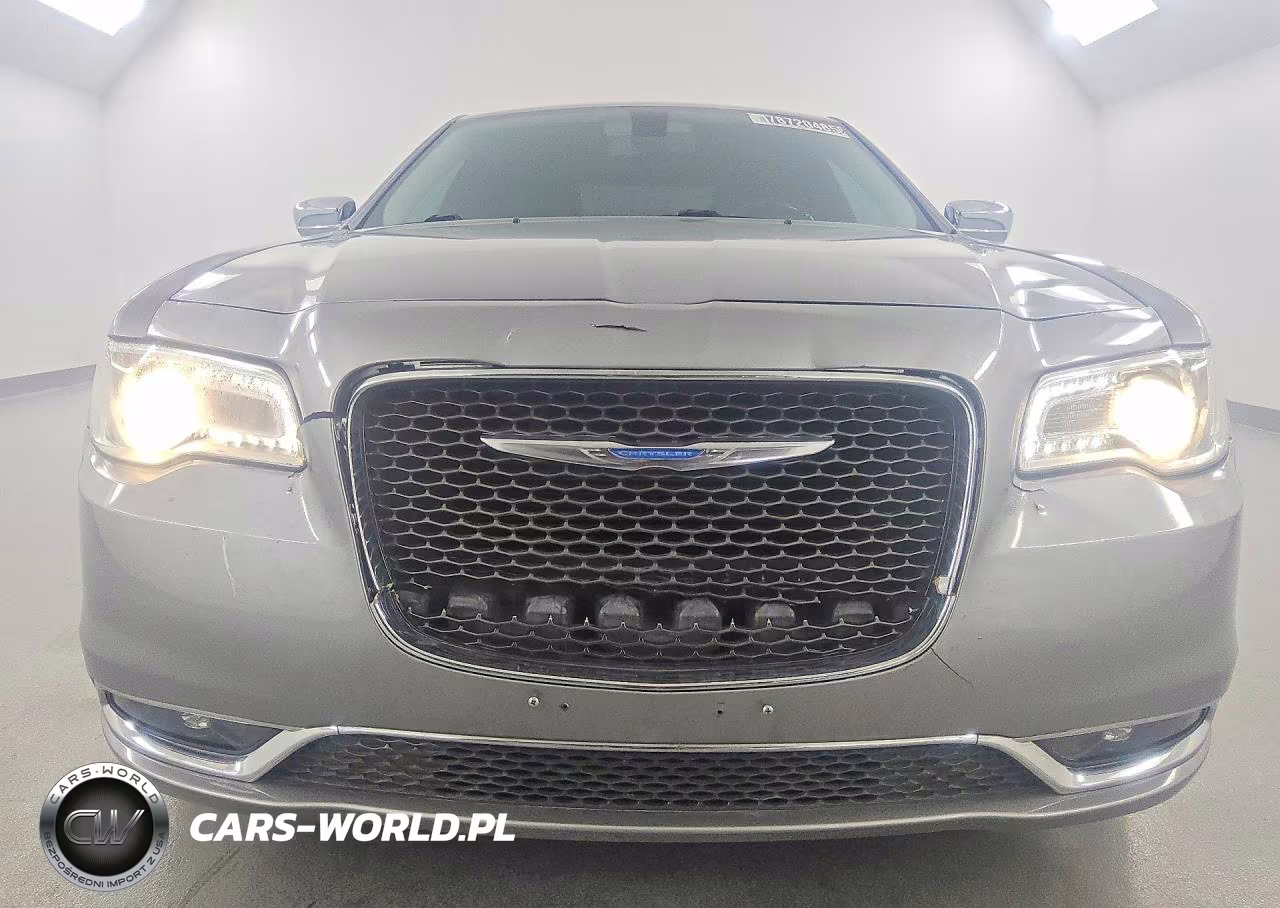 2018 Chrysler 300 Limited VIN:2C3CCAKG7JH165386 - 5