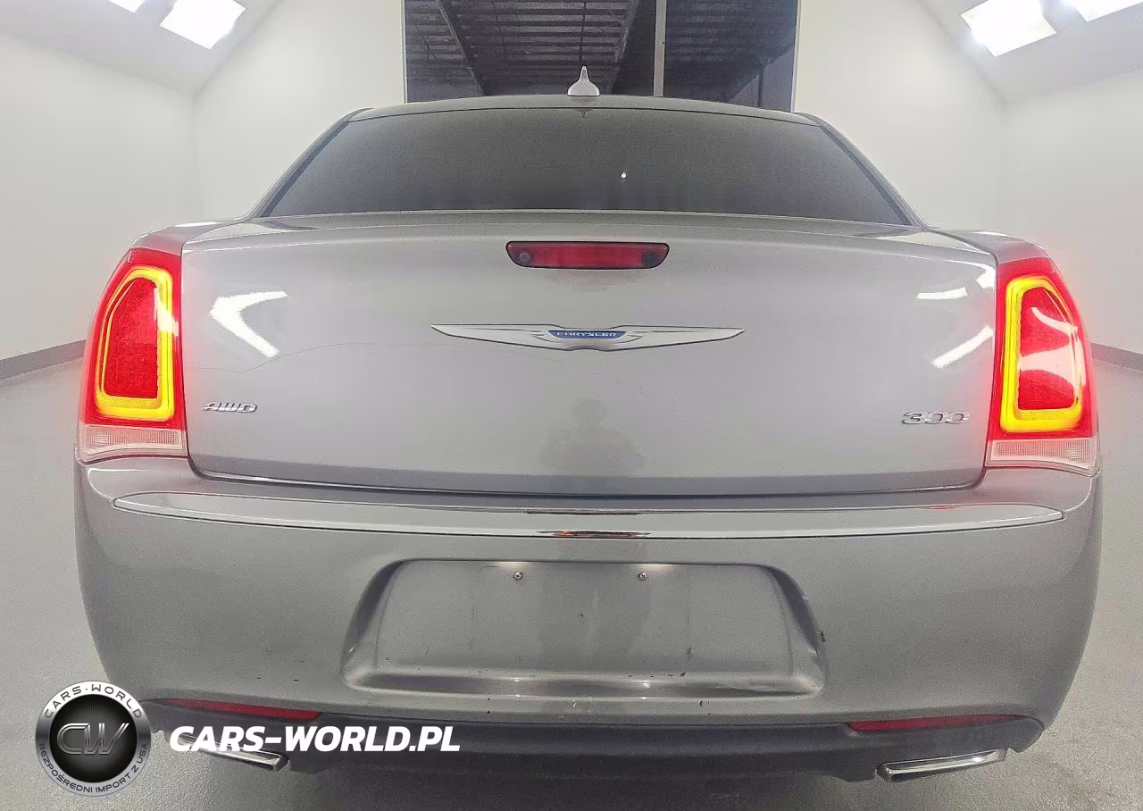 2018 Chrysler 300 Limited VIN:2C3CCAKG7JH165386 - 6