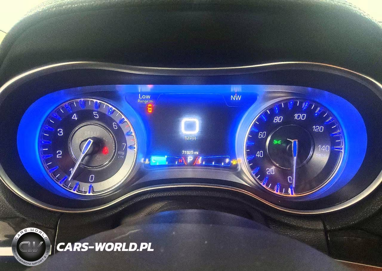 2018 Chrysler 300 Limited VIN:2C3CCAKG7JH165386 - 9