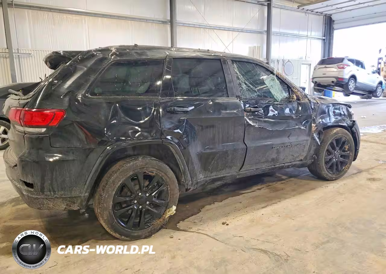 2018 Jeep Grand Cherokee Laredo VIN:1C4RJFAG9JC286613 - 3