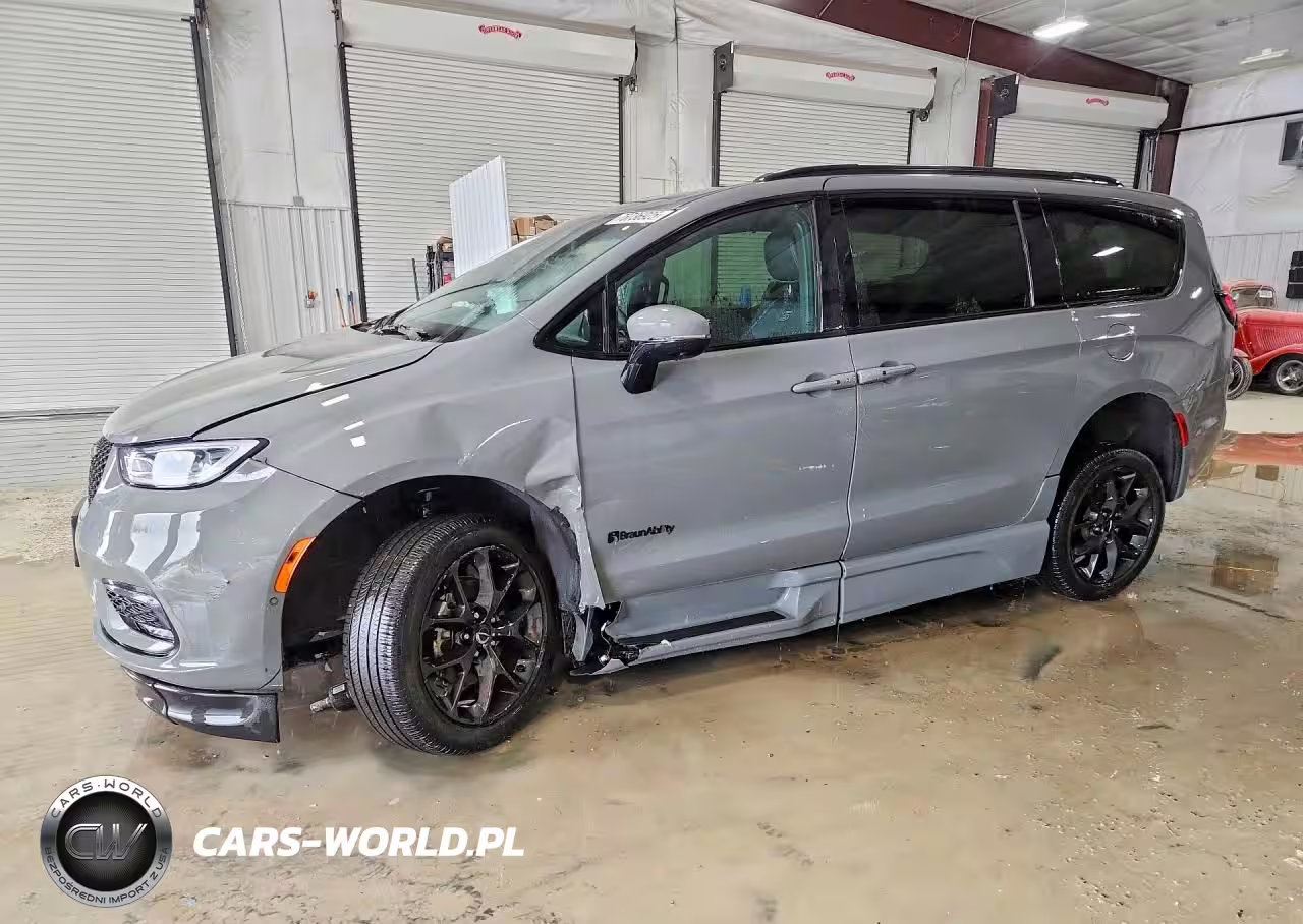 2023 Chrysler Pacifica Touring L