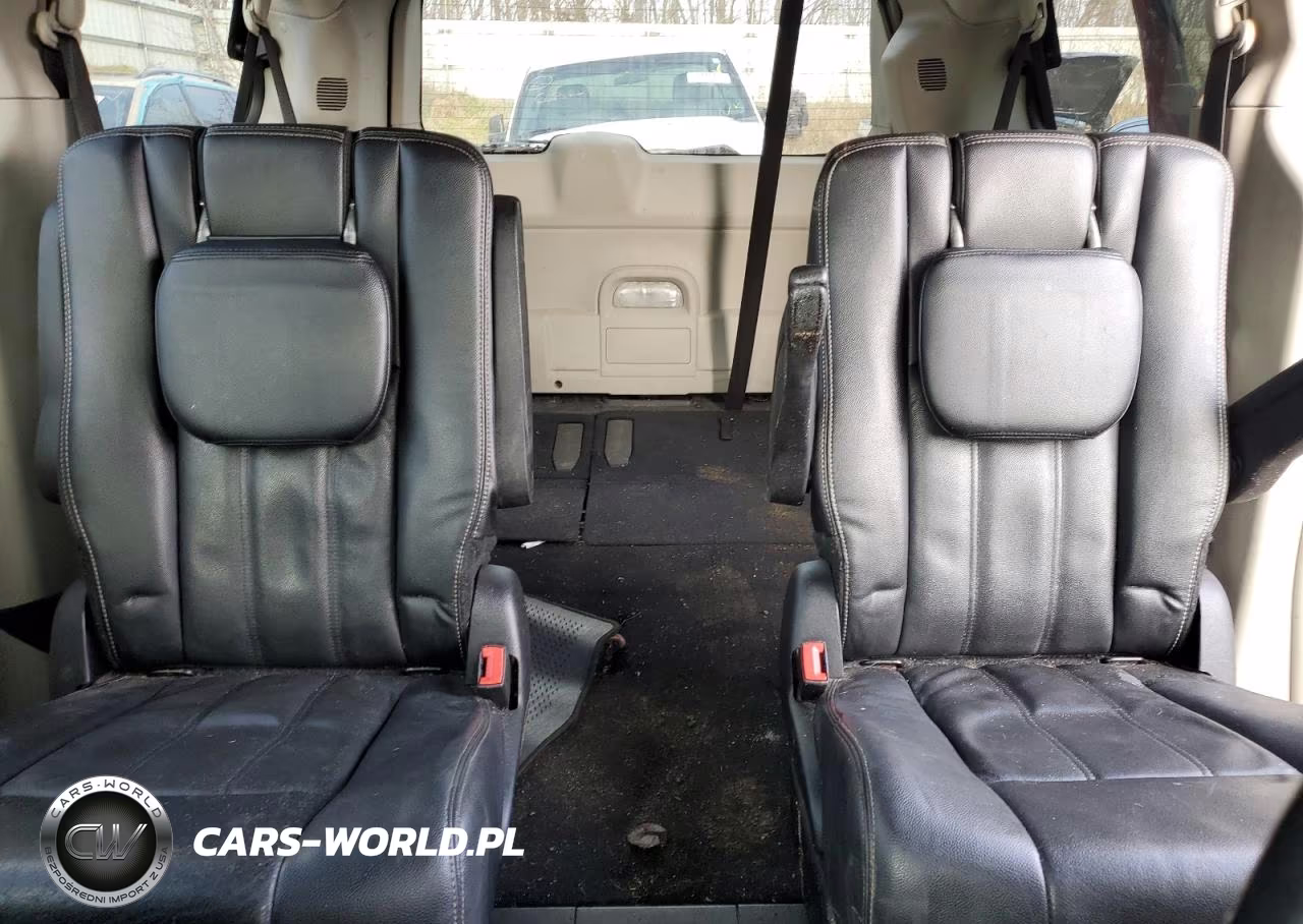 2014 Chrysler Town & Country Touring VIN:2C4RC1BG2ER159873 - 10