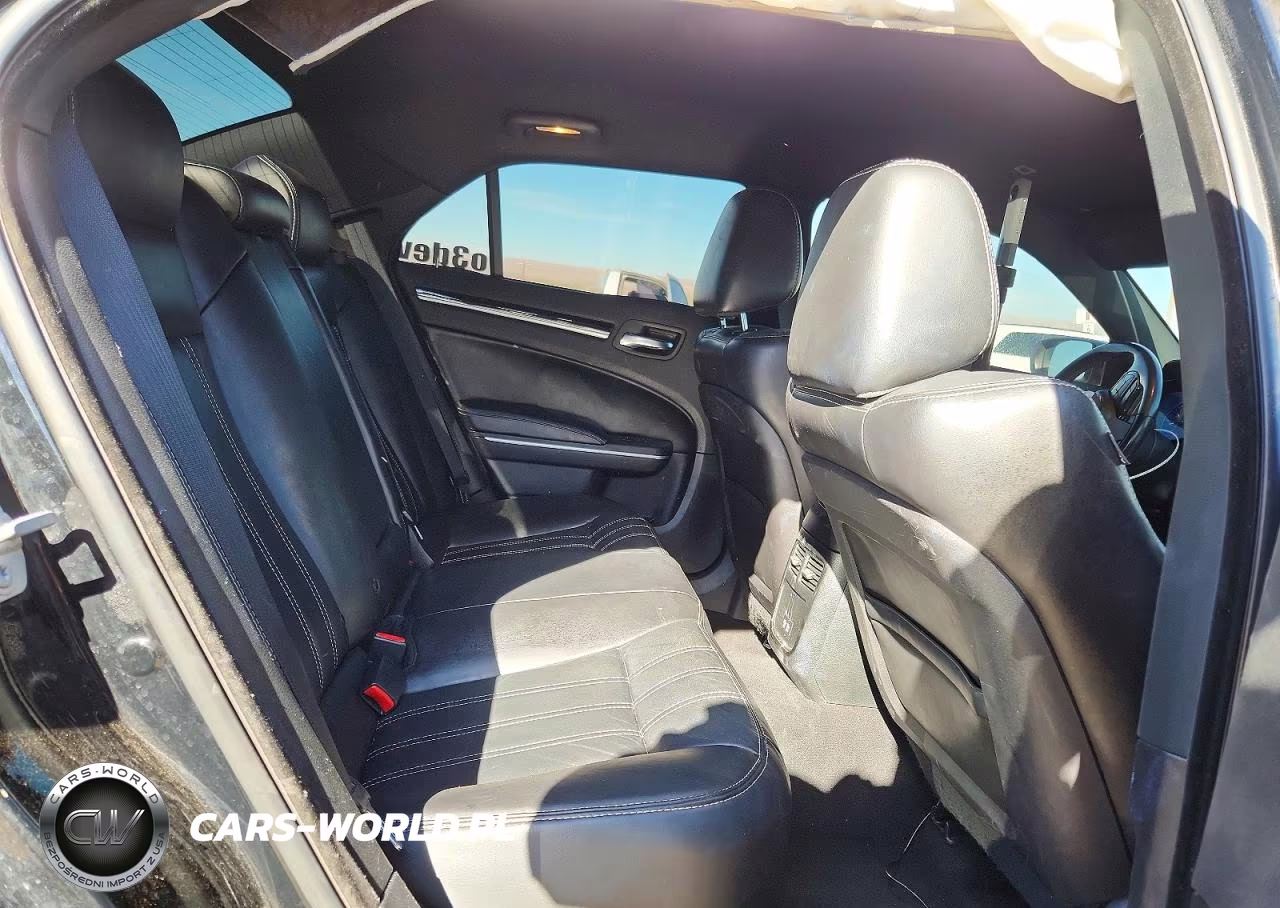 2019 Chrysler 300 S VIN:2C3CCABG5KH562936 - 10