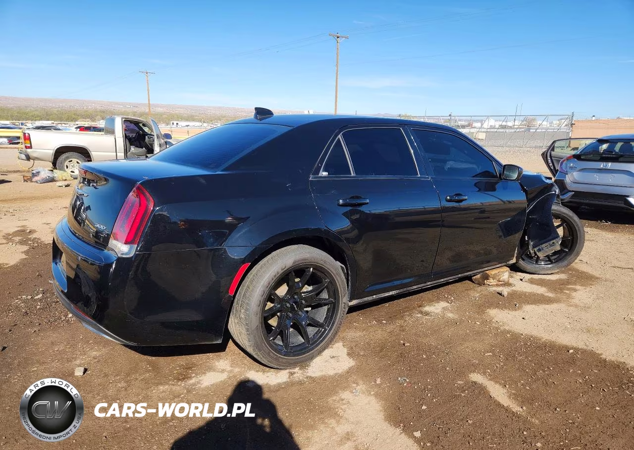 2019 Chrysler 300 S VIN:2C3CCABG5KH562936 - 3