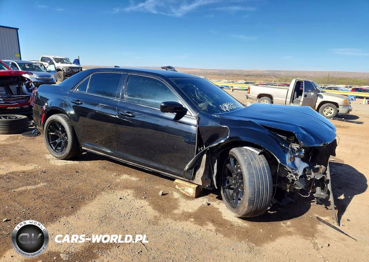 2019 Chrysler 300 S VIN:2C3CCABG5KH562936 - 4