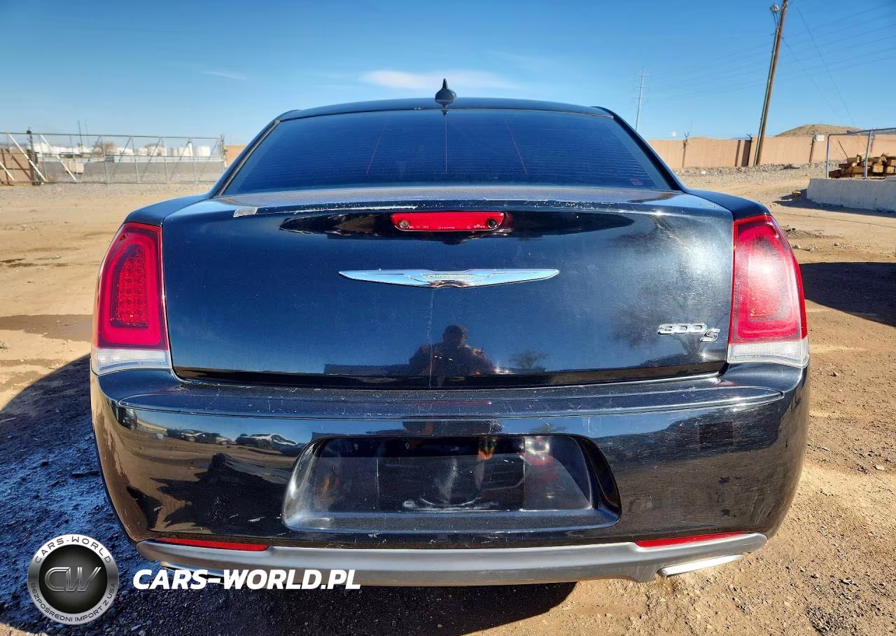 2019 Chrysler 300 S VIN:2C3CCABG5KH562936 - 6