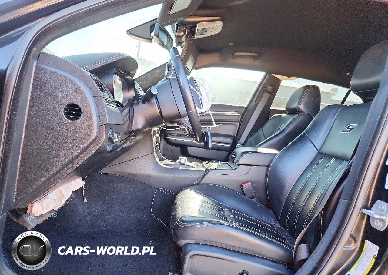 2019 Chrysler 300 S VIN:2C3CCABG5KH562936 - 7