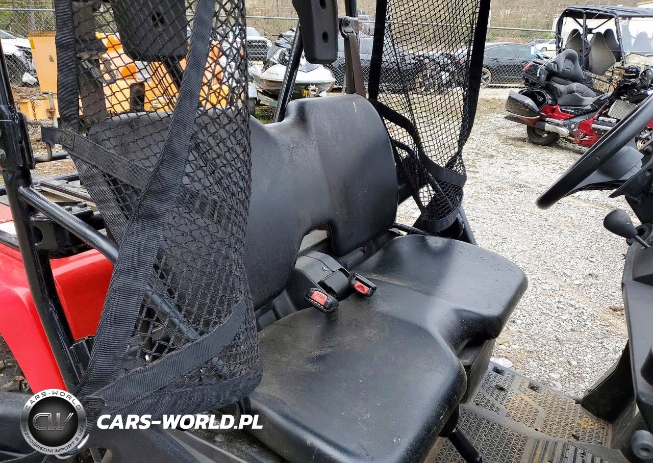 2015 Honda Pioneer 500 Utility Vehicle VIN:1HFVE0301F4000356 - 5