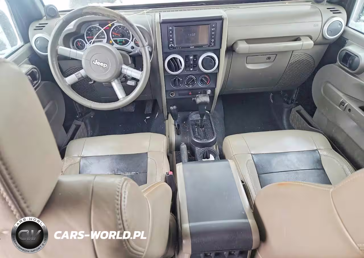 2008 Jeep Wrangler Unlimited Sahara VIN:1J4GA59148L637126 - 8