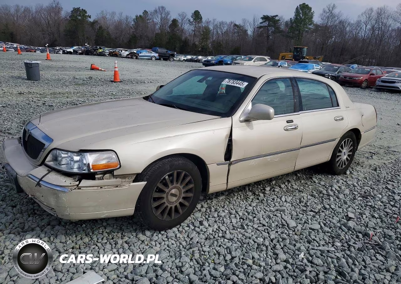 2003 Lincoln Town Car Signature