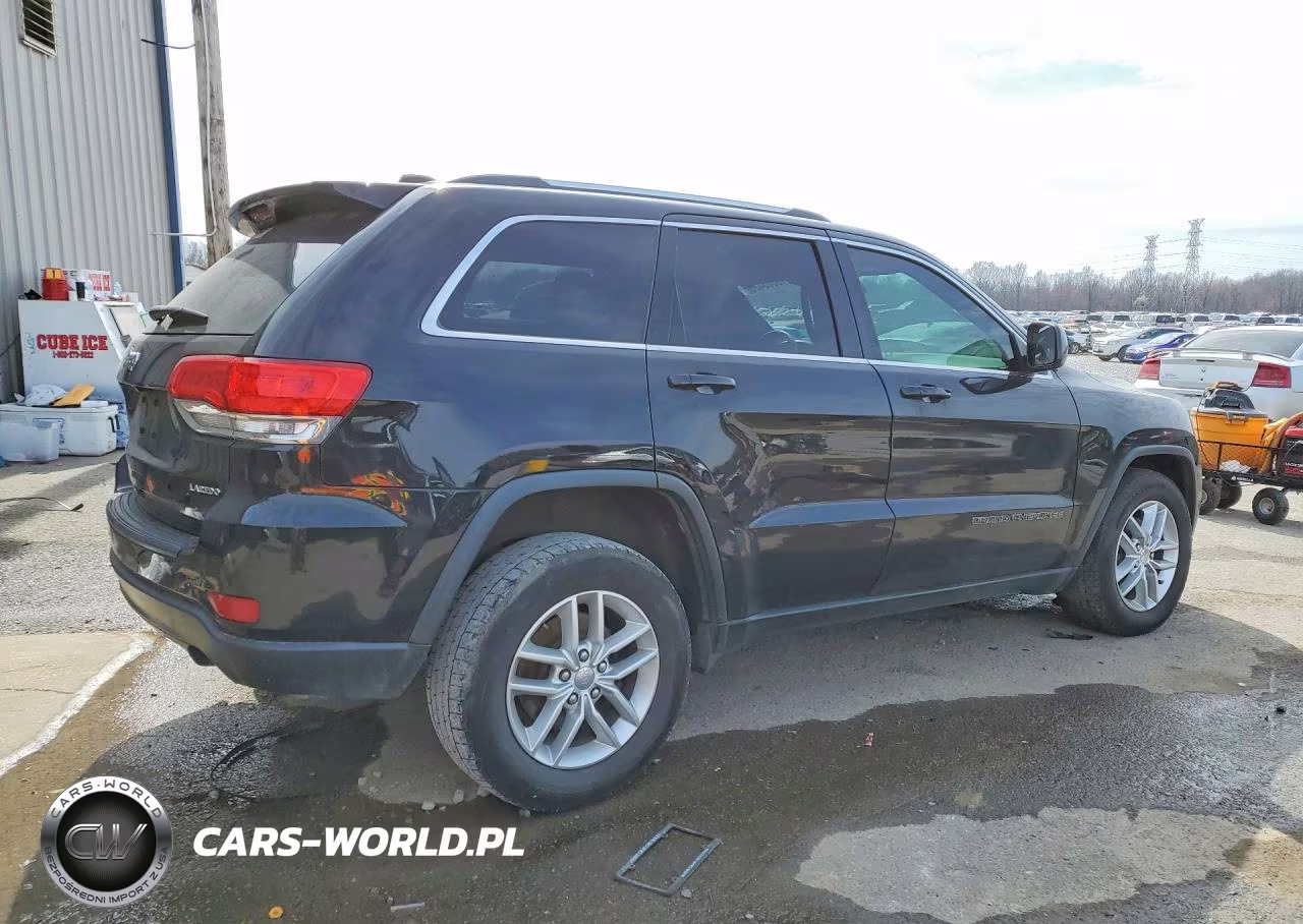 2017 Jeep Grand Cherokee Laredo VIN:1C4RJFAG3HC841176 - 3