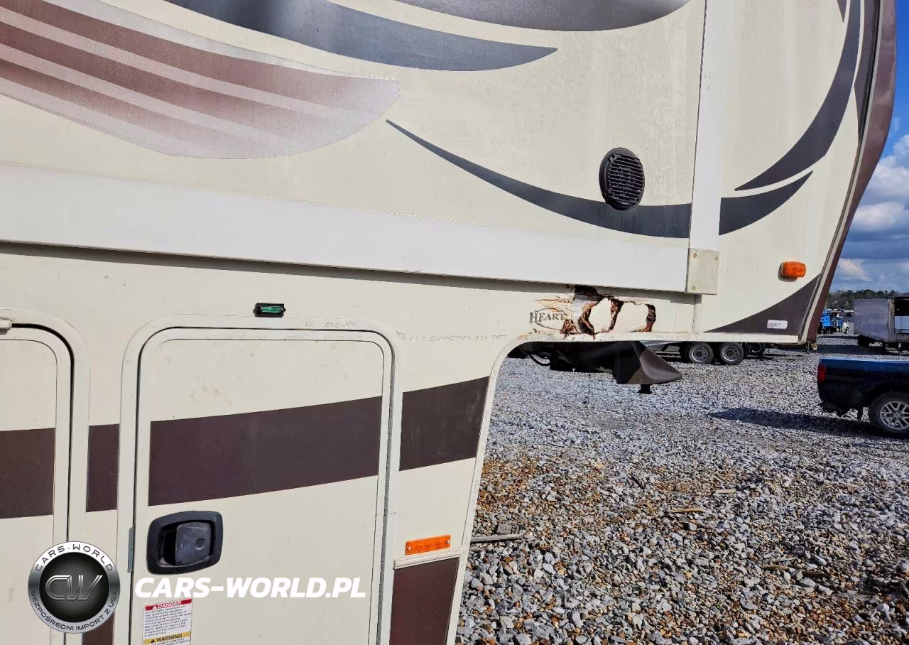 2015 Heartland Big Country Camper VIN:5SFBG432XFE297747 - 9