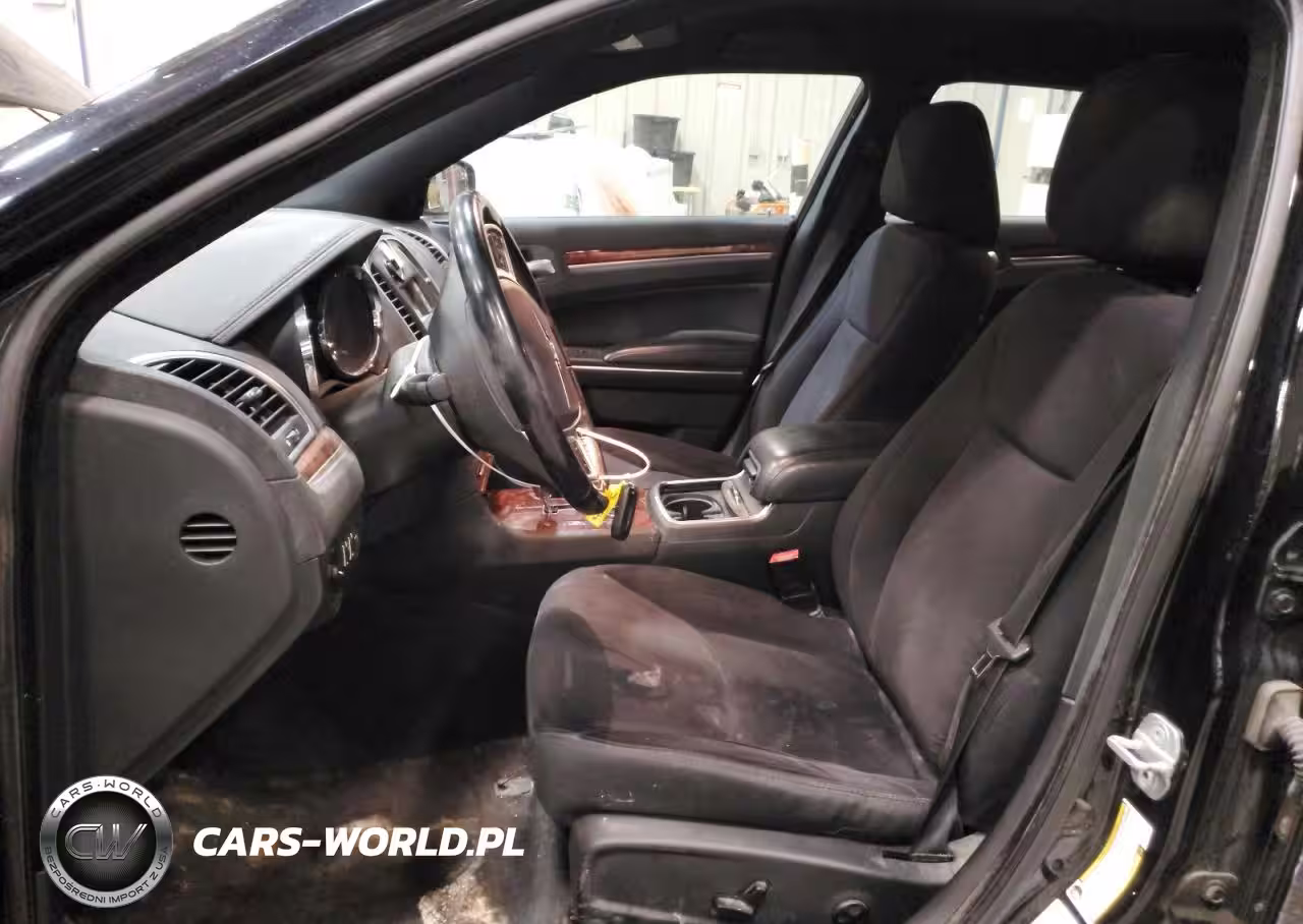 2012 Chrysler 300 VIN:2C3CCAAG9CH117697 - 7