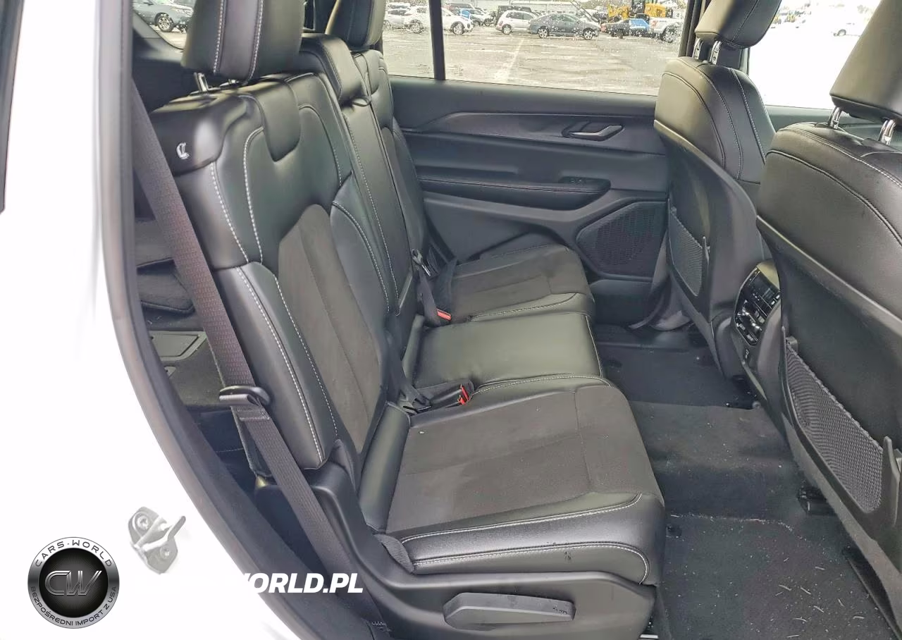 2025 Jeep Grand Cherokee L Laredo VIN:1C4RJKAG0S8629225 - 11