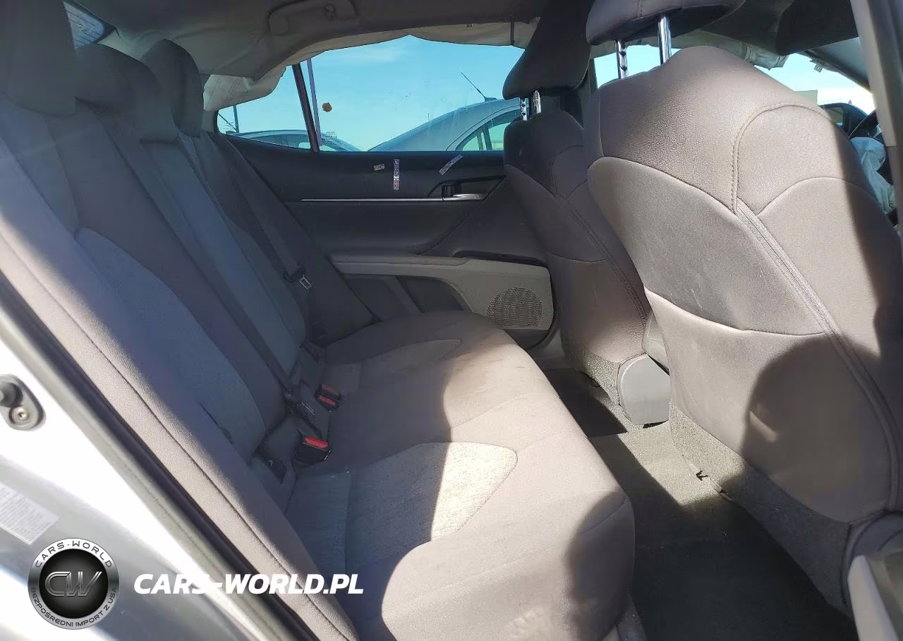 2018 Toyota Camry Le VIN:4T1B11HK5JU504499 - 10