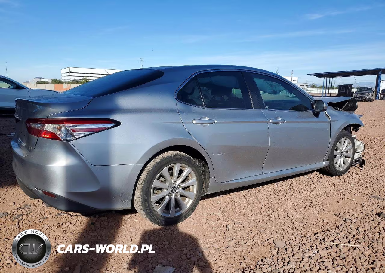 2018 Toyota Camry Le VIN:4T1B11HK5JU504499 - 3