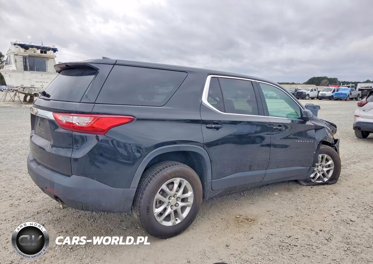 2019 Chevrolet Traverse Ls VIN:1GNERFKW8KJ135022 - 3