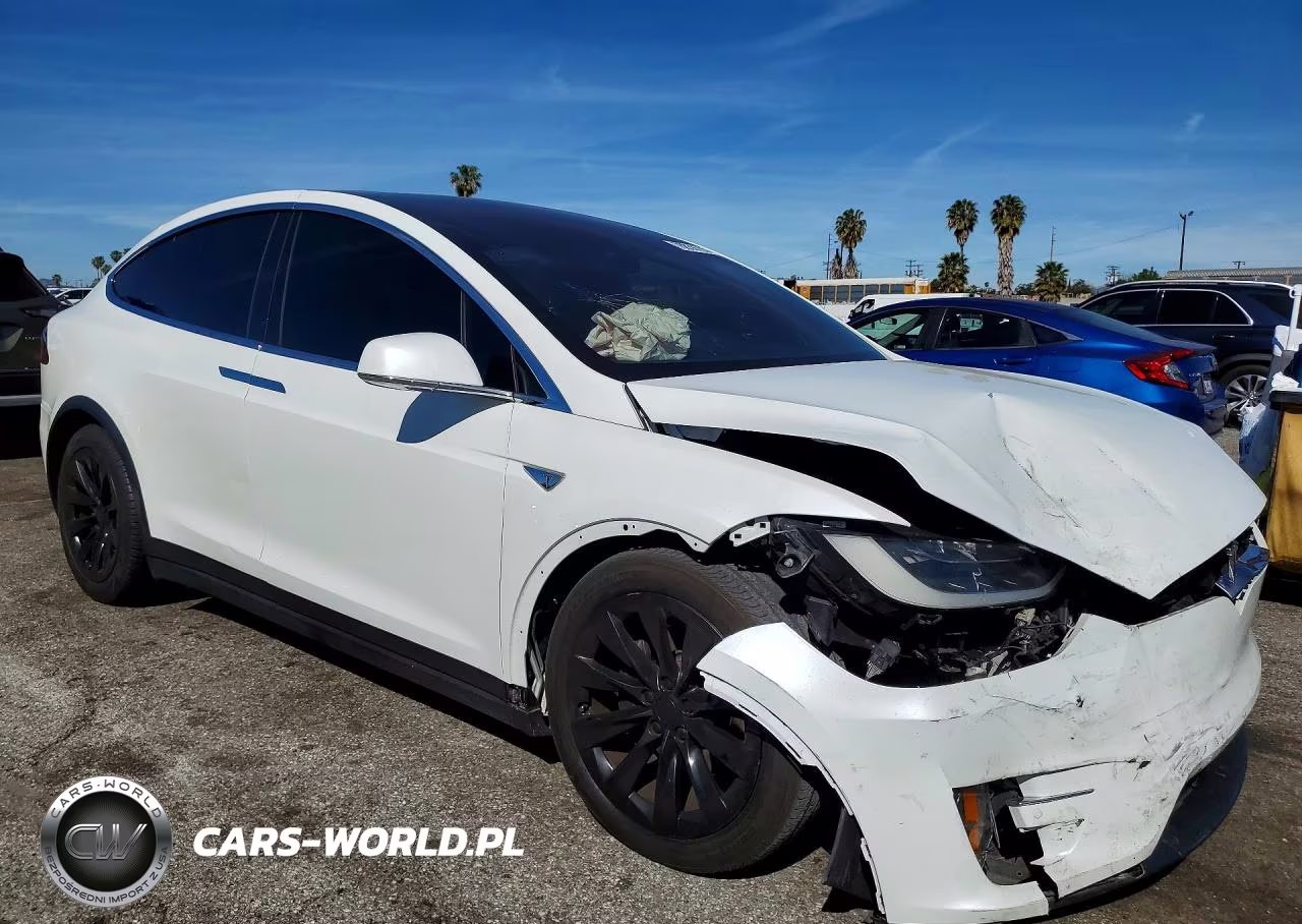2016 Tesla Model X VIN:5YJXCAE2XGF009063 - 4