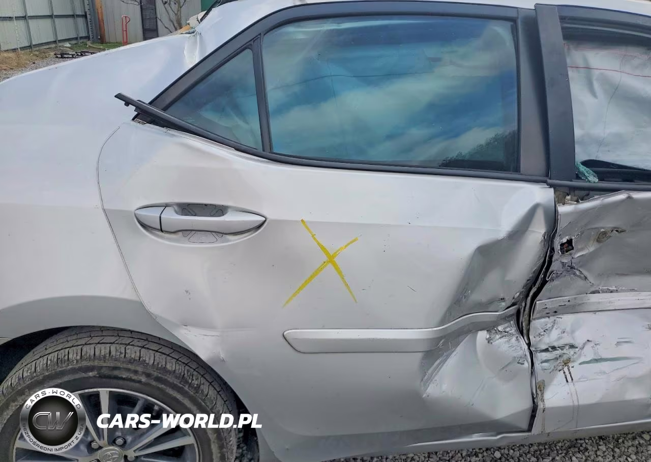 2016 Toyota Corolla Le Plus VIN:5YFBURHE3GP493934 - 10