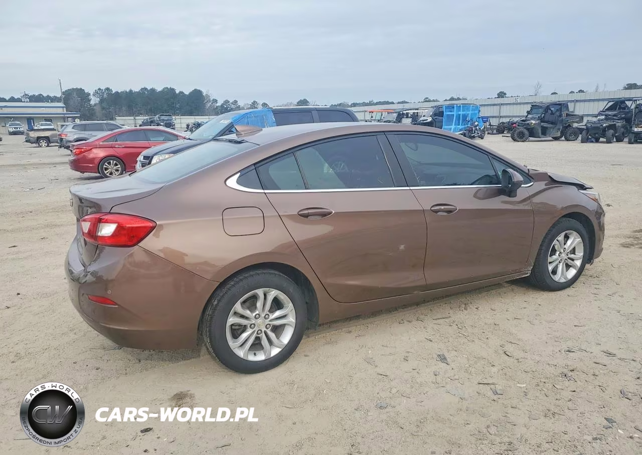 2019 Chevrolet Cruze Lt VIN:1G1BE5SM6K7109458 - 3