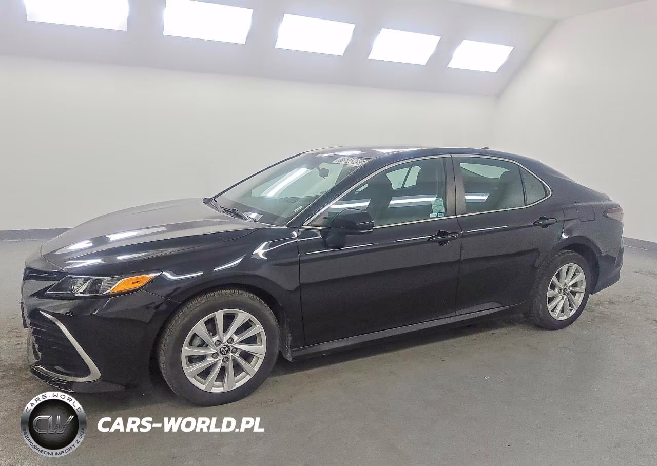 2021 Toyota Camry Le – zdjęcie 1 z 13