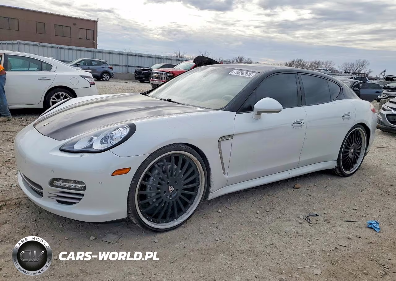 2013 Porsche Panamera 2