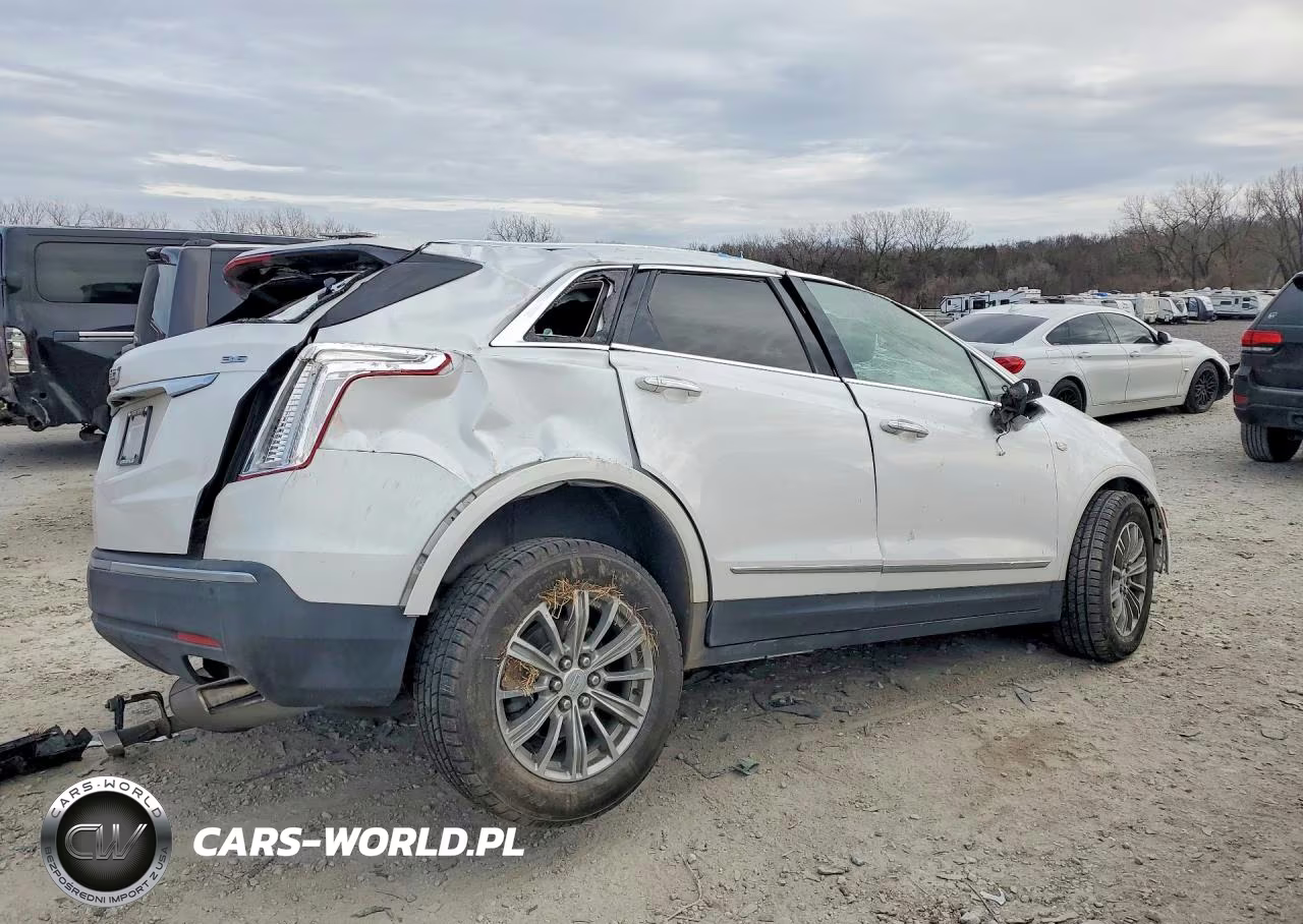 2018 Cadillac Xt5 Luxury VIN:1GYKNCRSXJZ126177 - 3