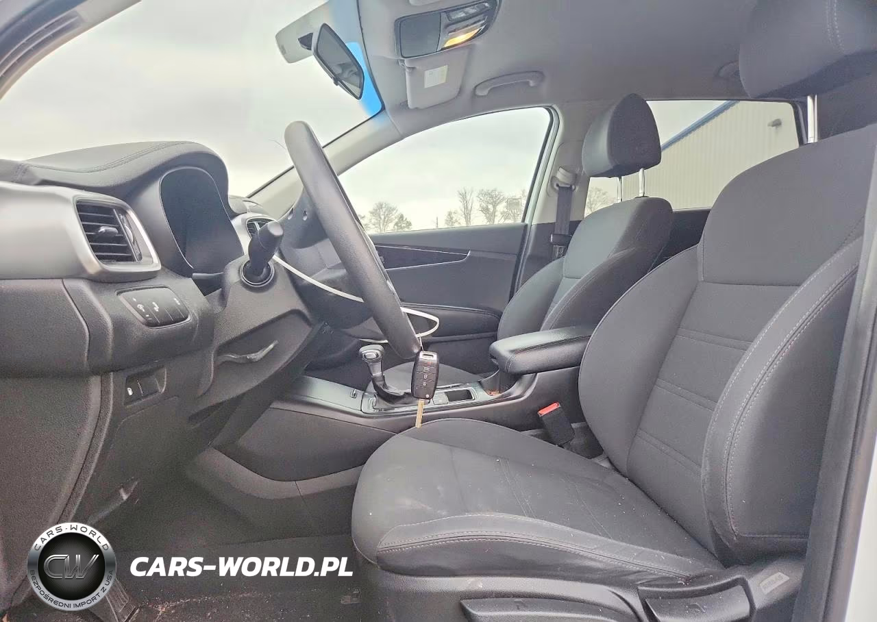 2019 Kia Sorento L VIN:5XYPG4A39KG546464 - 7