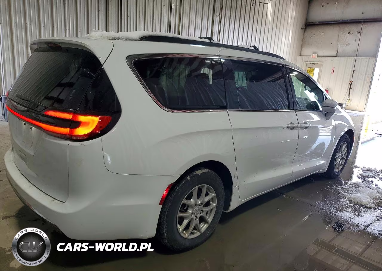 2022 Chrysler Pacifica Touring L VIN:2C4RC1BG7NR188866 - 3
