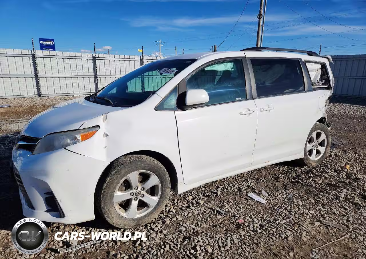 2018 Toyota Sienna Le 8-Passenger