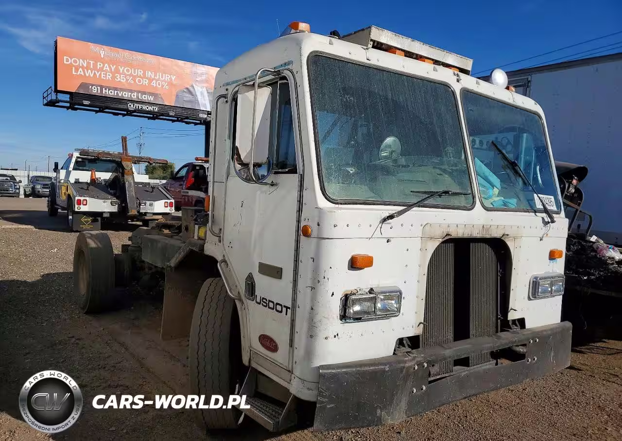2002 Peterbilt 320 Semi Truck
