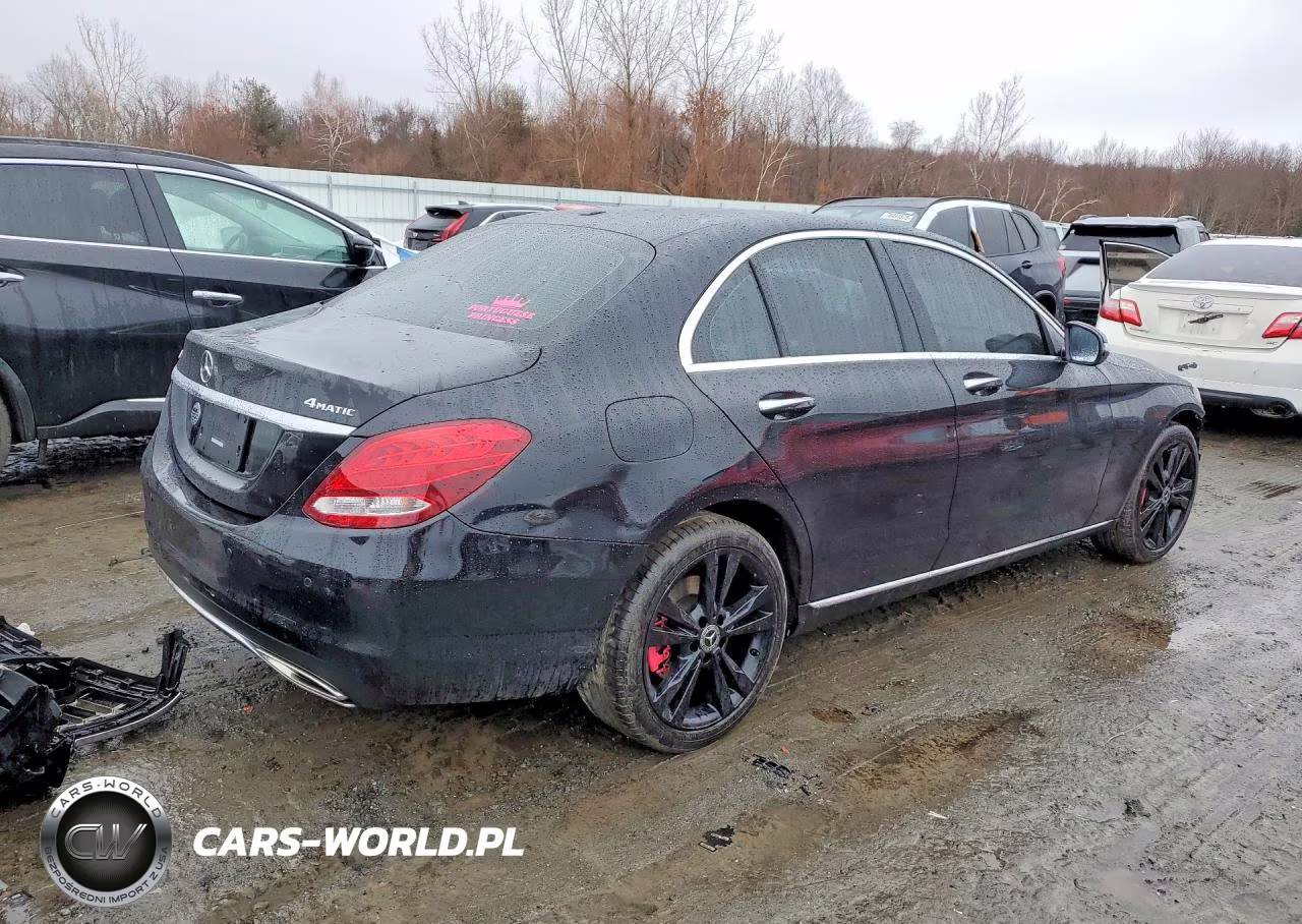 2018 Mercedes-Benz C 300 4Matic VIN:55SWF4KB3JU279251 - 3