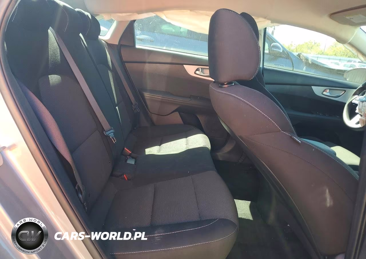 2023 Kia Forte Lxs VIN:3KPF24AD1PE603554 - 10