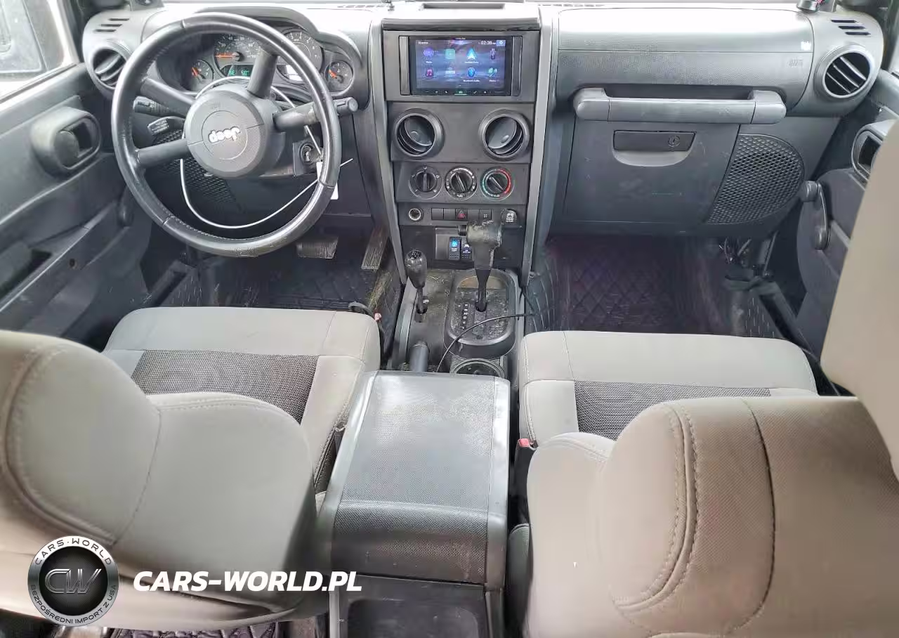 2008 Jeep Wrangler Unlimited X VIN:1J4GA39158L584523 - 8