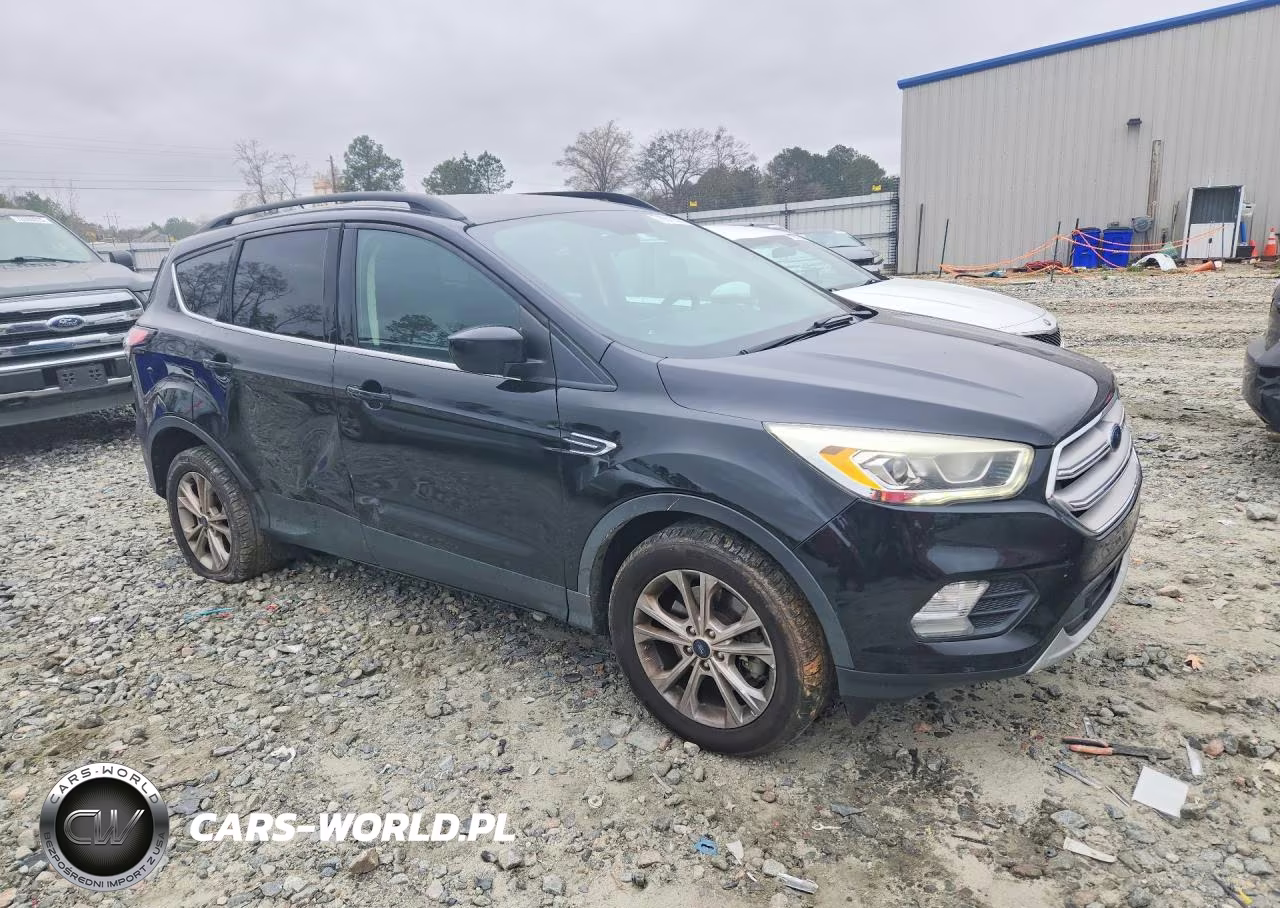2017 Ford Escape Se VIN:1FMCU9GD4HUE00156 - 4