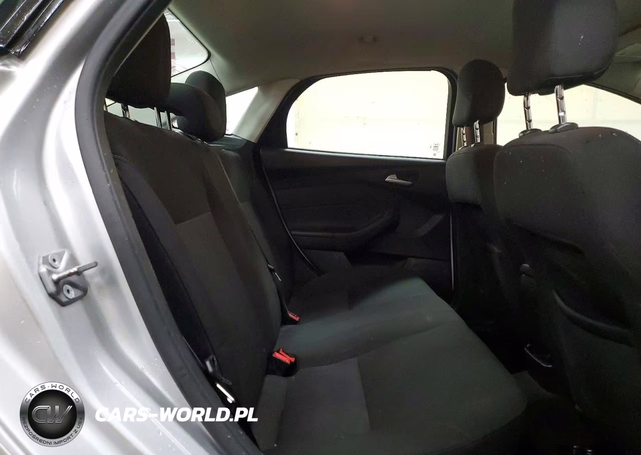 2016 Ford Focus Se VIN:1FADP3F20GL208563 - 10