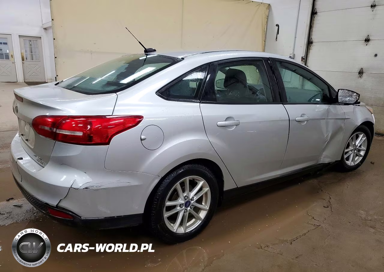 2016 Ford Focus Se VIN:1FADP3F20GL208563 - 3