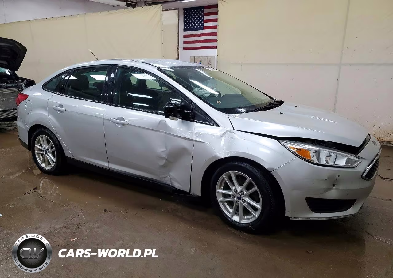 2016 Ford Focus Se VIN:1FADP3F20GL208563 - 4